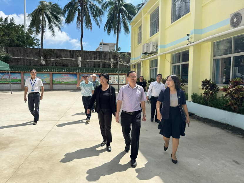 海南省教育厅陈振华一行到 漫画18
调研指导工作