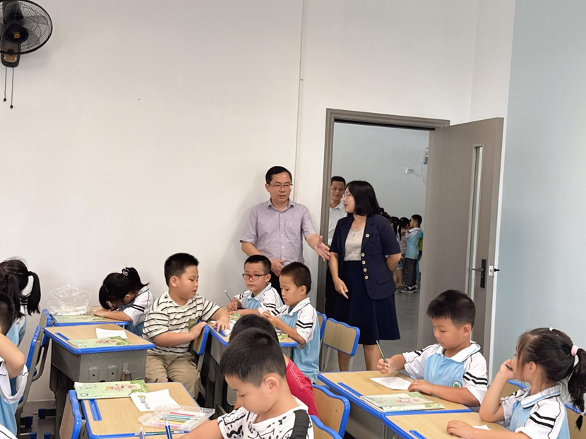 海南省教育厅陈振华一行到 漫画18
调研指导工作