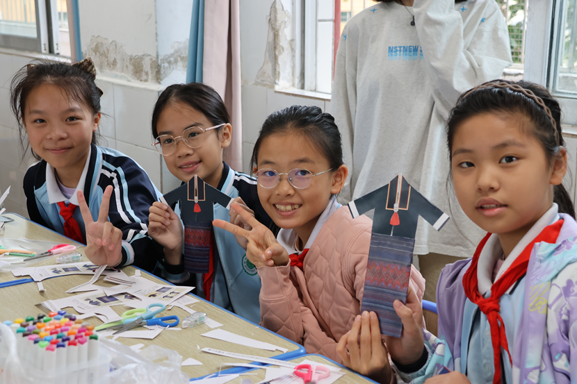 副校长张引带领教学团队来漫画18
开展听课活动