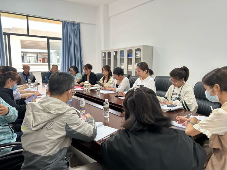 同课巧设计，异构显匠心 ―――记海师附小与新海学校数学组“同课异构”教研活动