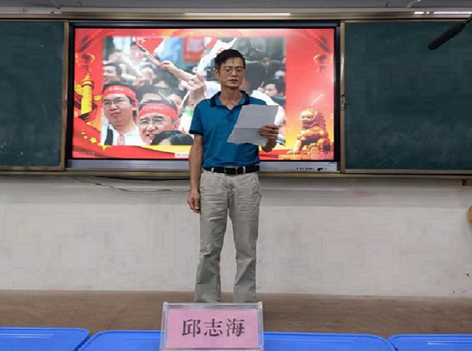 漫画18
实验小学“学宪法 讲宪法”演讲比赛