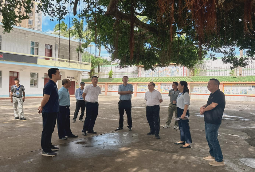 省人大常委会一行莅临 漫画18
调研