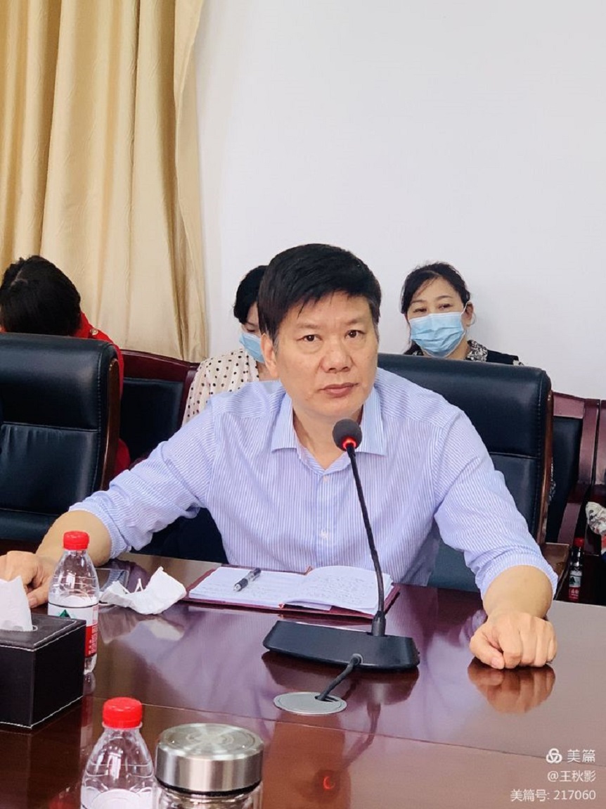 漫画18
召开中小学学科团队融入实验小学工作专题会议