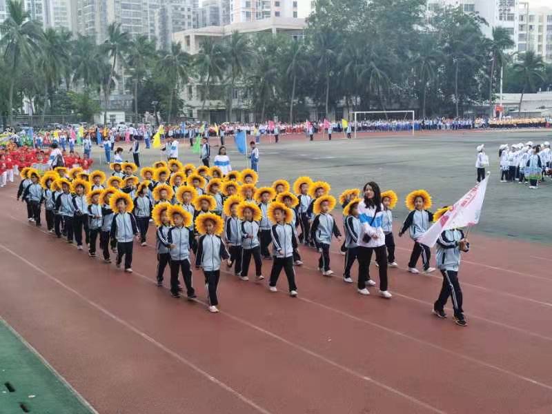 趣味运动我快乐，健体强国我能行――漫画18
实验小学第二届体育艺术节