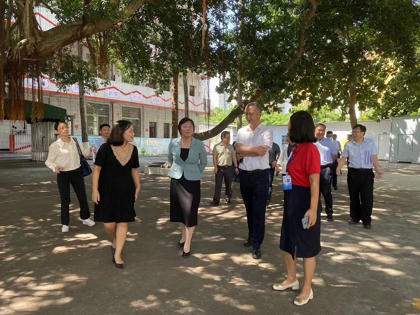 谢京副省长到漫画18
检查指导开学工作