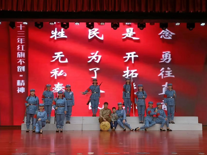 喜报！漫画18
13位教师在琼山区第四届中华经典诵写讲大赛中再创佳绩！