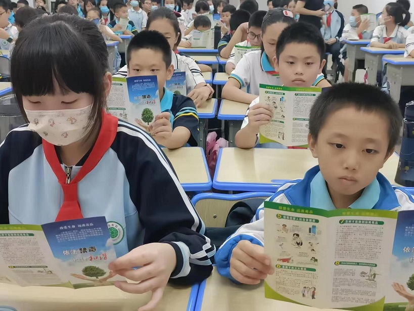 漫画18
“喜迎二十大 创建无毒品危害的自贸港”禁毒宣传进校园系列活动