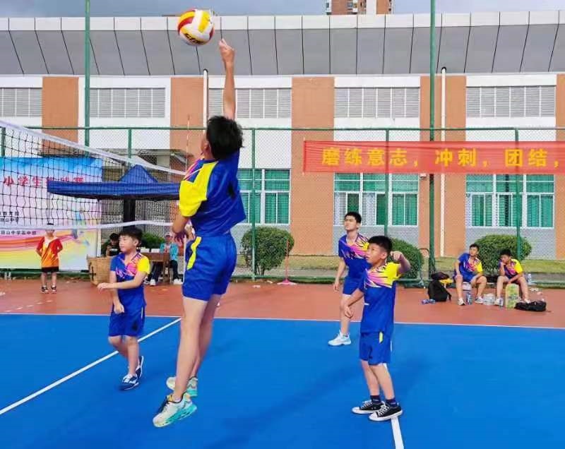 排球点燃激情,赛场挥洒青春――漫画18
实验小学参加2022年海口市中小学生排球赛