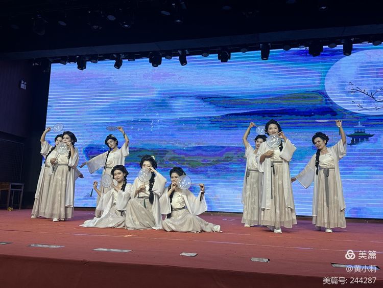 筑梦华夏,育才兴邦――漫画18
2024年国庆庆典暨教师表彰活动