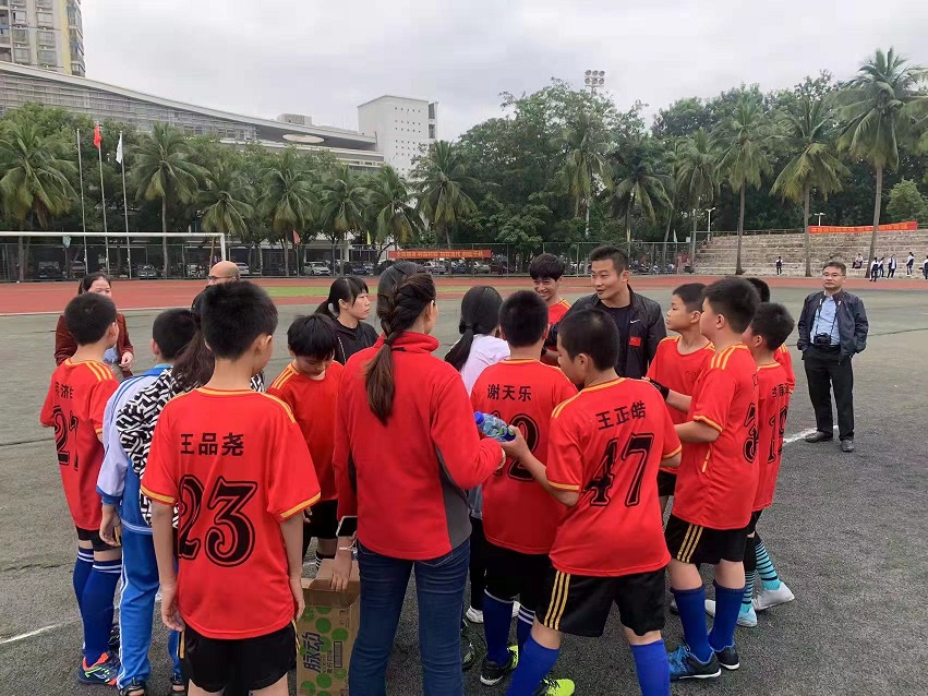 2021年漫画18
实验小学秋季校园足球联赛