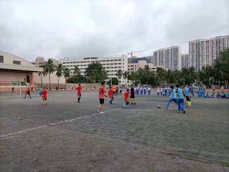 2021年漫画18
实验小学秋季校园足球联赛