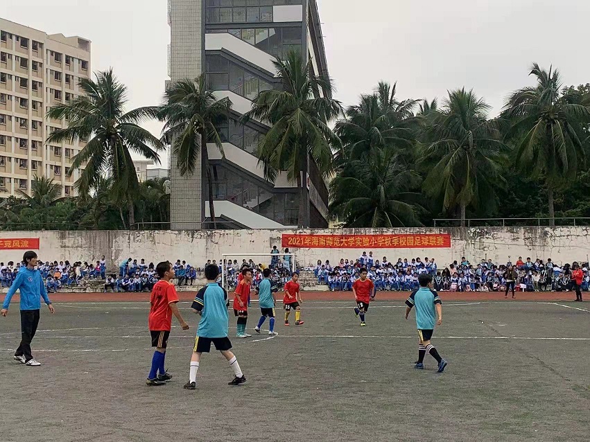 2021年漫画18
实验小学秋季校园足球联赛