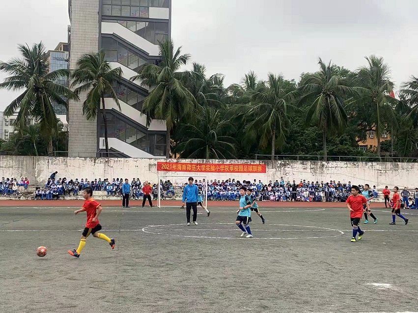 2021年漫画18
实验小学秋季校园足球联赛