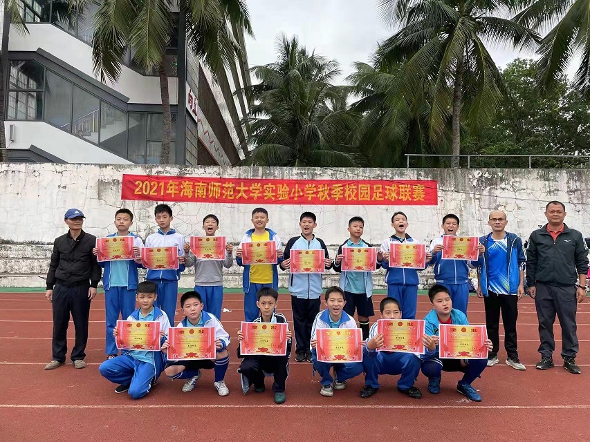 2021年漫画18
实验小学秋季校园足球联赛