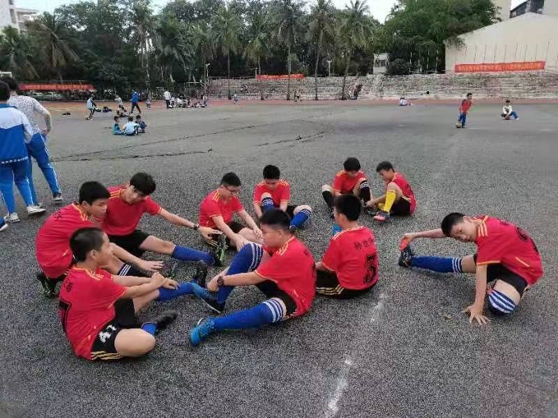 2021年漫画18
实验小学秋季校园足球联赛