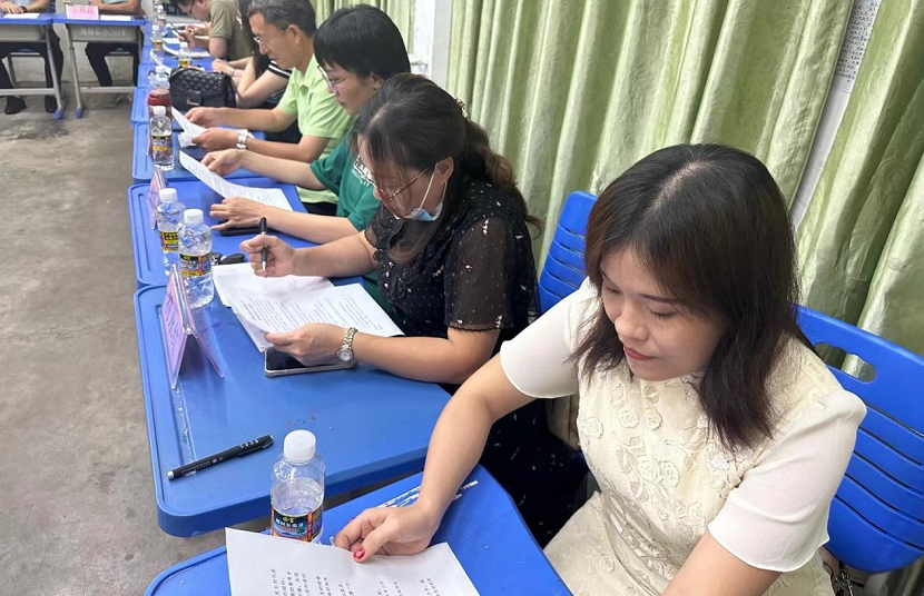 家校合力 奋楫扬帆 ---漫画18
校级家长委员会会议