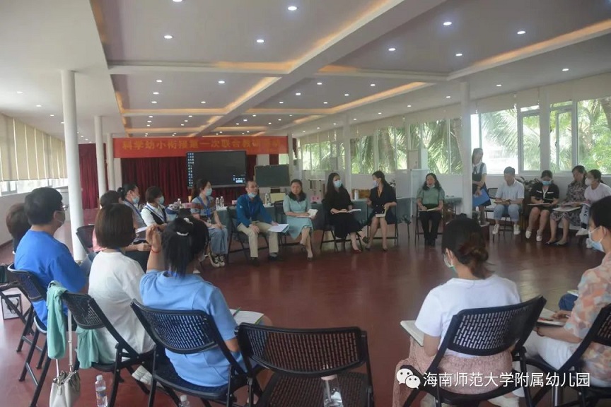 园校携手 共研衔接 / 漫画18
附属幼儿园和漫画18
附属实验小学联合教研活动