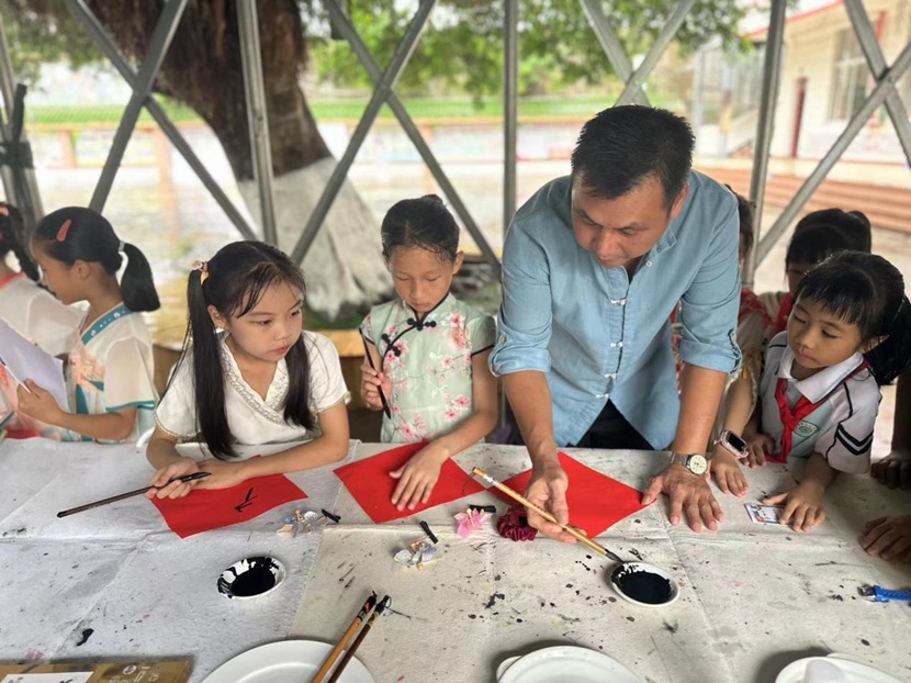 2024年漫画18
 童眼看世界之“一带一路”国际文化节