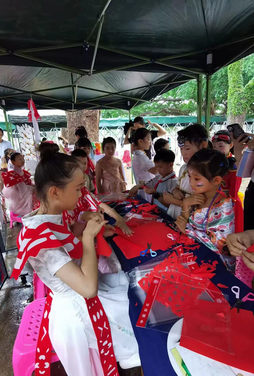 2024年漫画18
童眼看世界之“一带一路”国际文化节