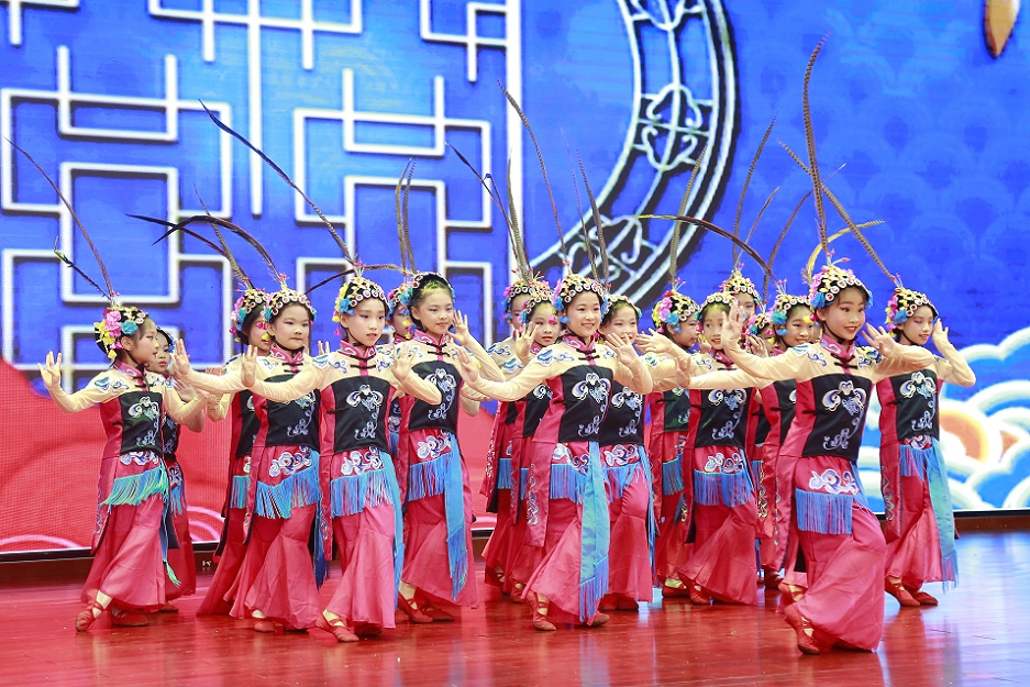 漫画18
实验小学喜迎中国共产党百年华诞暨庆“六一”国际儿童节文艺汇演