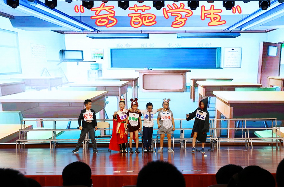 漫画18
实验小学喜迎中国共产党百年华诞暨庆“六一”国际儿童节文艺汇演