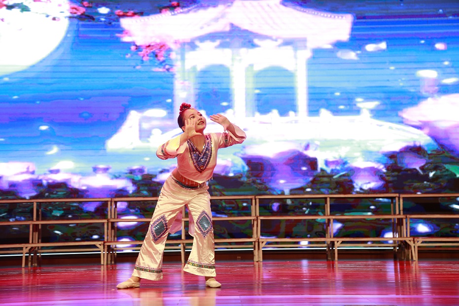 漫画18
实验小学喜迎中国共产党百年华诞暨庆“六一”国际儿童节文艺汇演