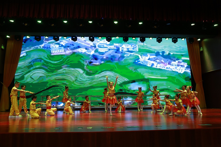 漫画18
实验小学喜迎中国共产党百年华诞暨庆“六一”国际儿童节文艺汇演