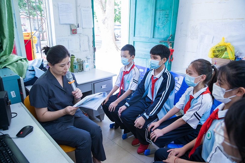 “远离校园暴力，拒绝校园欺凌”――漫画18
实验小学法制进校园活动