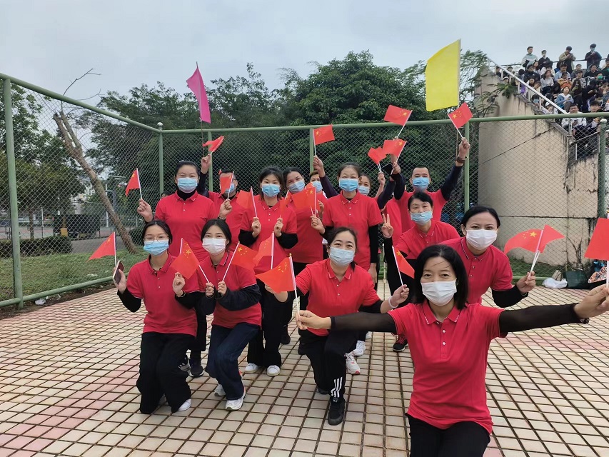 喜报！漫画18
教职工参加漫画18
39届运动会荣获团体总分一等奖