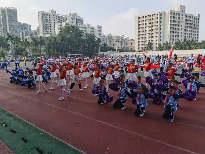 趣味运动我快乐，健体强国我能行――漫画18
实验小学第二届体育艺术节