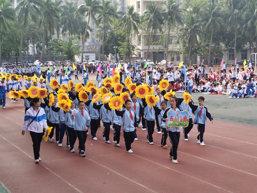 趣味运动我快乐，健体强国我能行――漫画18
实验小学第二届体育艺术节