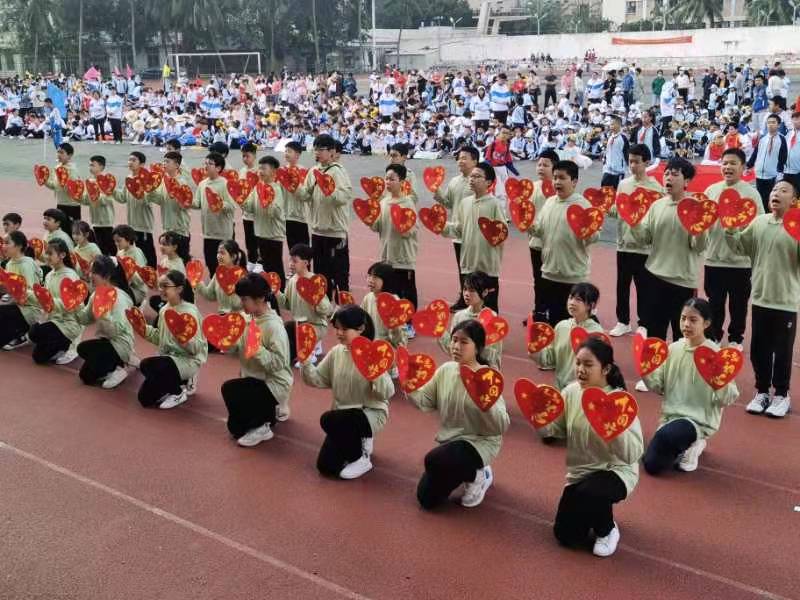 趣味运动我快乐，健体强国我能行――漫画18
实验小学第二届体育艺术节