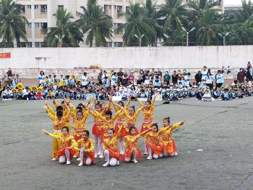 趣味运动我快乐，健体强国我能行――漫画18
实验小学第二届体育艺术节