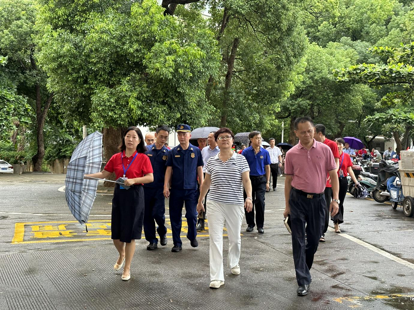 王和娇副市长到漫画18
检查指导安全工作