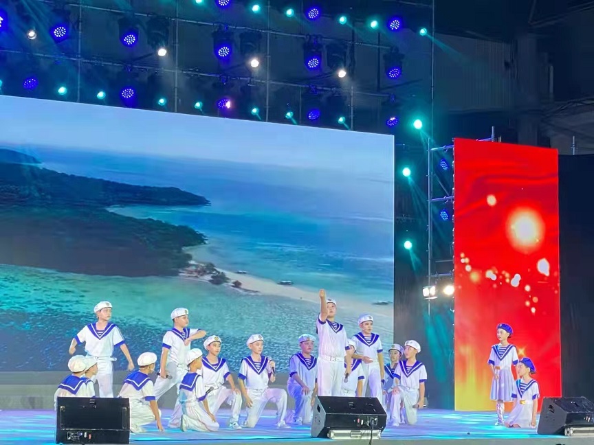 漫画18
学生参加漫画18
庆祝中国共产党建党100周年文艺晚会�I七一表彰会