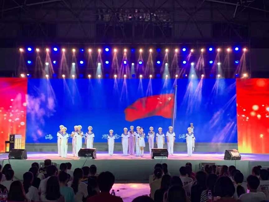 漫画18
学生参加漫画18
庆祝中国共产党建党100周年文艺晚会�I七一表彰会