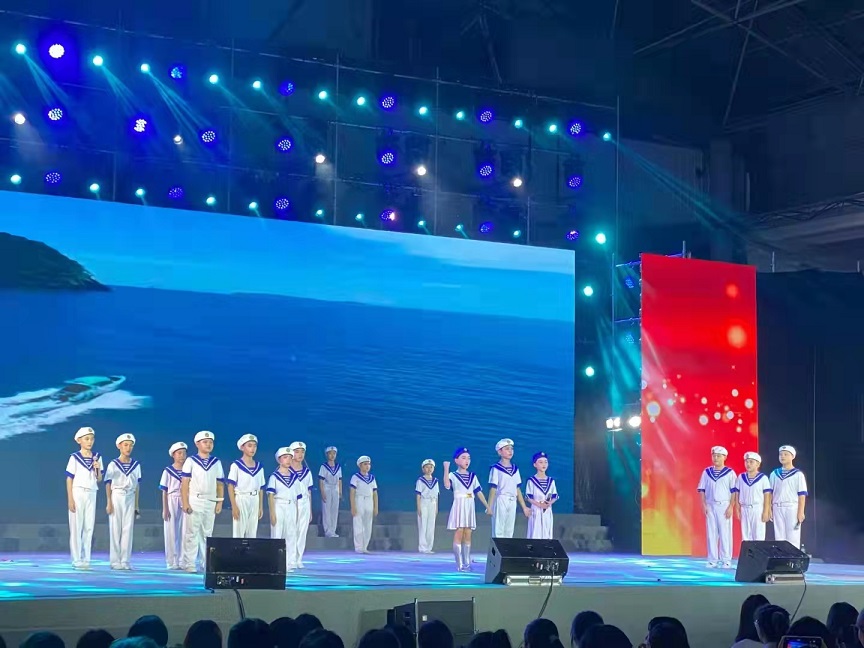 漫画18
学生参加漫画18
庆祝中国共产党建党100周年文艺晚会�I七一表彰会