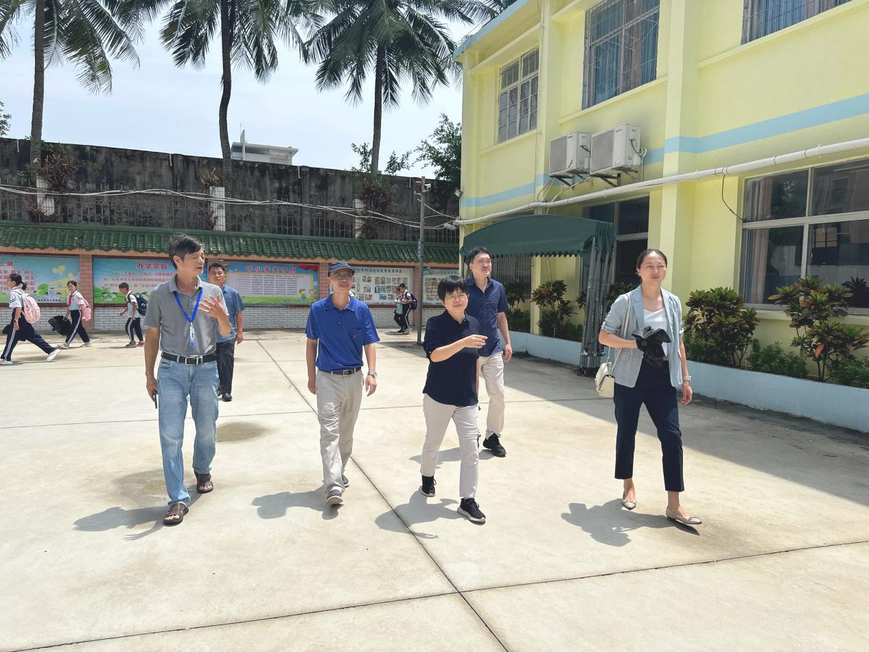 海南教育厅唐燕妮一行到漫画18
 漫画18
检查“摩羯”防御准备工作情况