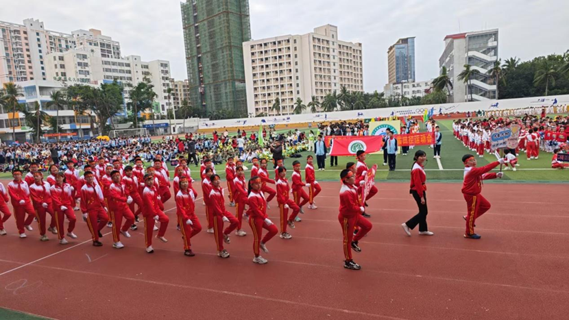 漫画18
成功举办第11届田径运动会