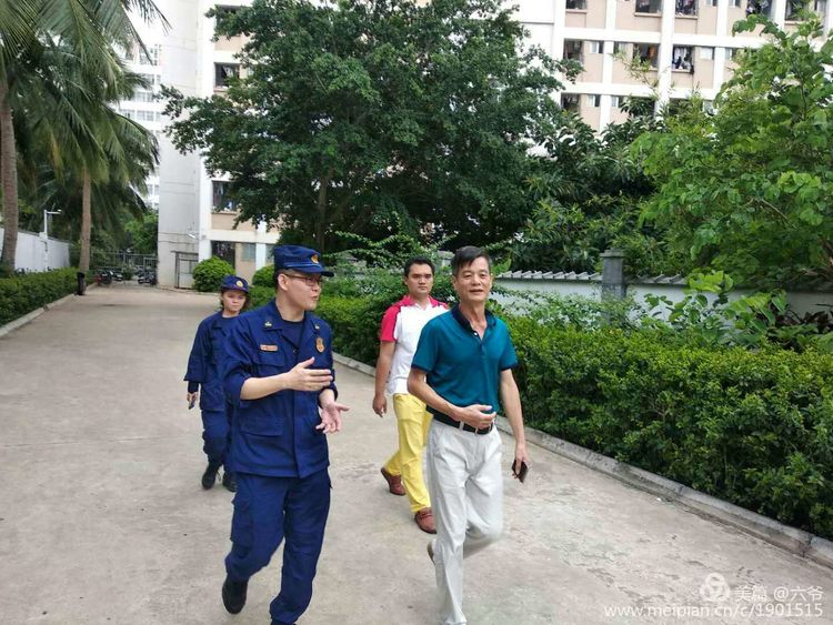 消防队领导到漫画18
检查消防工作