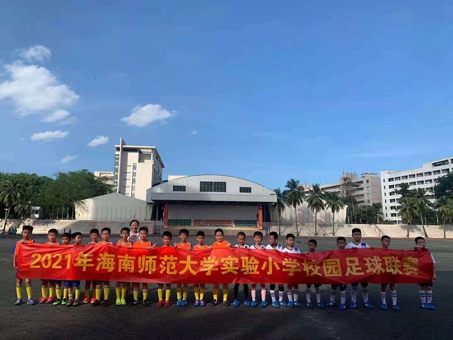 漫画18
实验小学三年级足球比赛