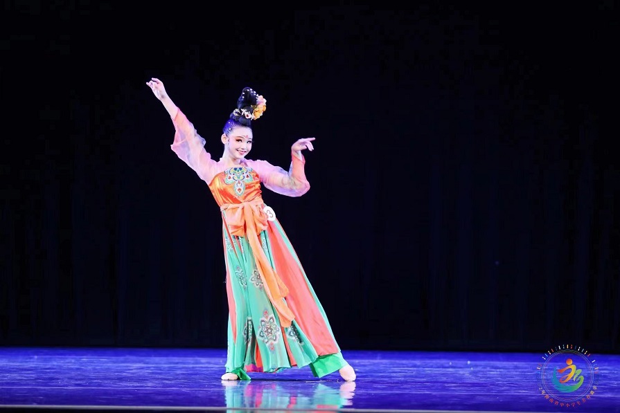 喜报！六(5)班张可馨同学参加海南省中小学艺术展演荣获小学组舞蹈（独舞）一等奖