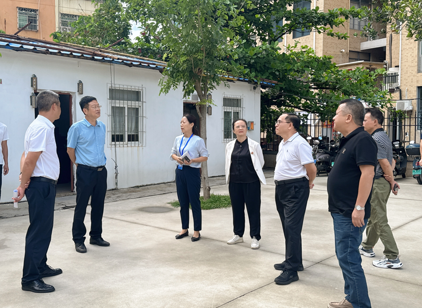 省人大常委会一行莅临 漫画18
调研