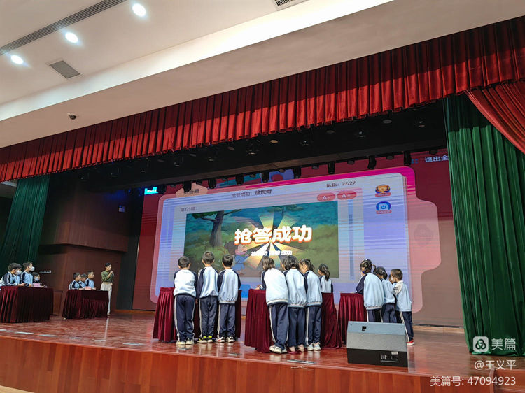 与经典同行，诵千古美文――漫画18
首届古诗词大赛