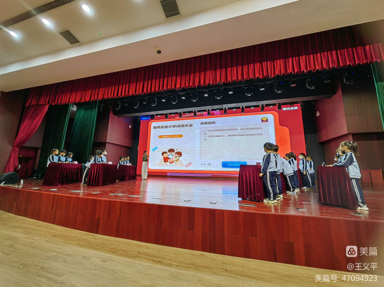 与经典同行，诵千古美文――漫画18
首届古诗词大赛