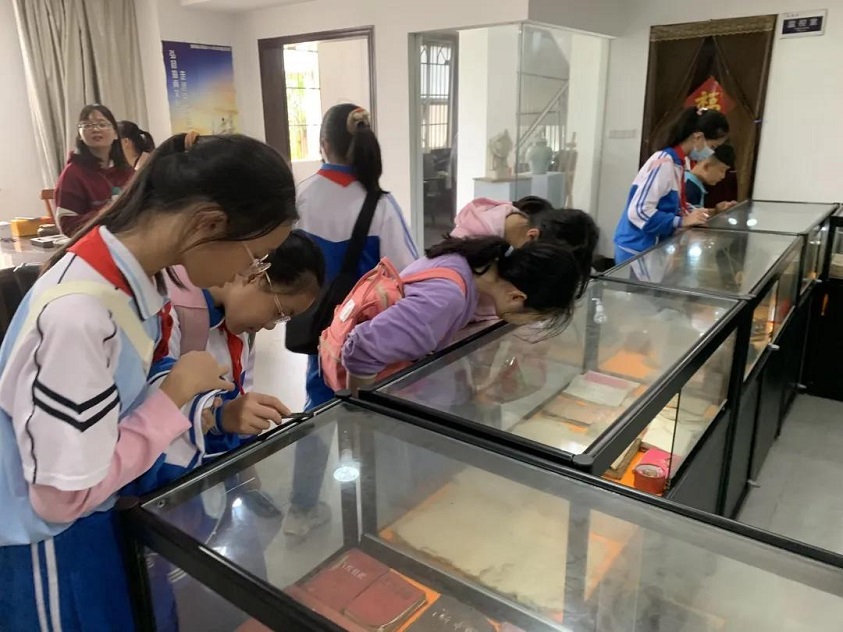 【研学旅行】贯通古今学知识，科学知识谱未来――漫画18
实验小学秋季研学旅行