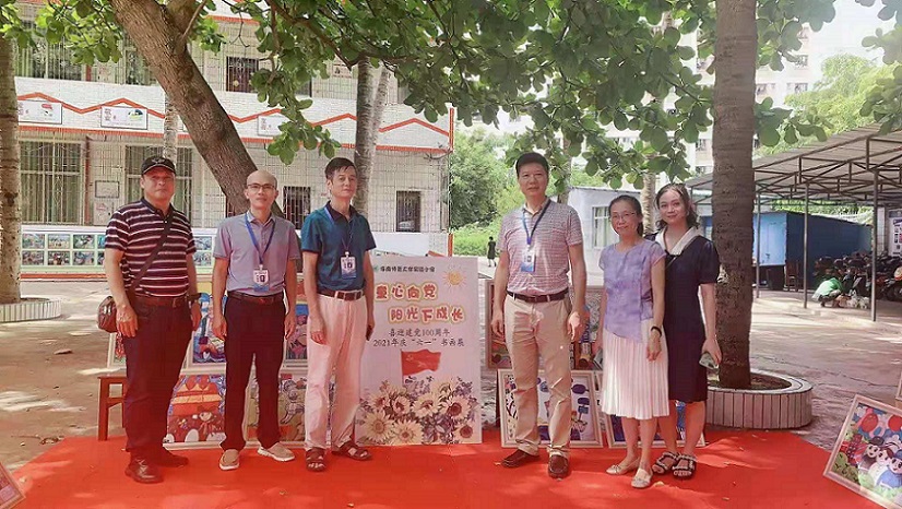 漫画18
实验小学“童心向党・阳光下成长”庆六一书画展