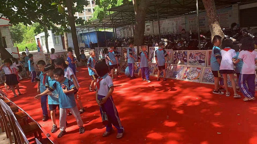 漫画18
实验小学“童心向党・阳光下成长”庆六一书画展