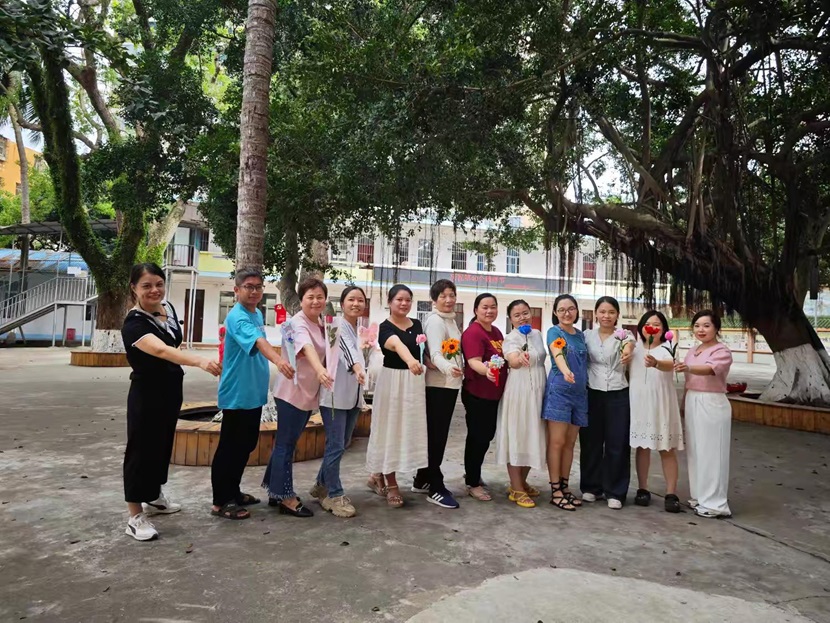 不负“师光”，向阳而生――  ﻿漫画18
教师节主题活动