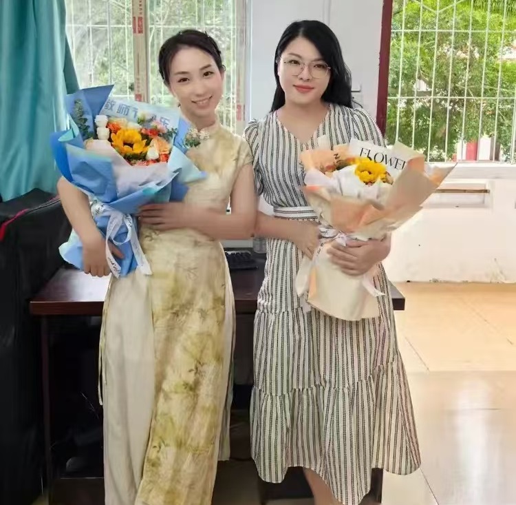 不负“师光”，向阳而生――  ﻿漫画18
教师节主题活动